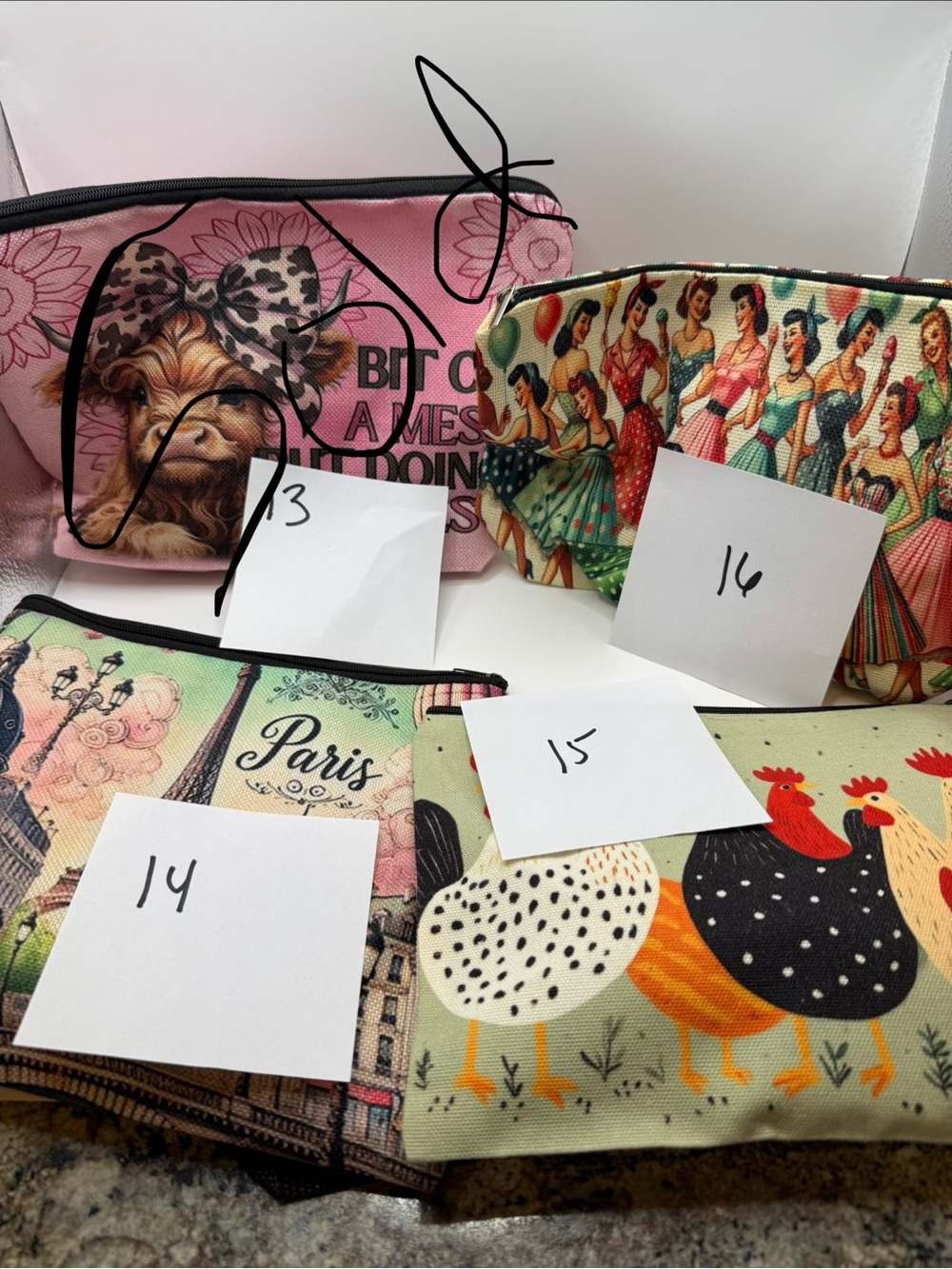 Mystery Makeup/beauty pouches with goodies - Picture 8 of 9